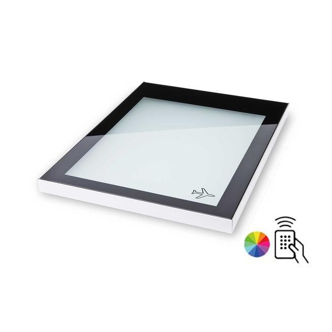 Bordbar Zubehör: LED-Tablett mit Flugzeug-Logo und Fernbedienung für stimmungsvolle Beleuchtung.