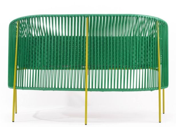 Caribe 2-Sitzer Gartenbank in Smaragdgrün mit gelben Beinen, moderne Outdoor Bank für zwei Personen.