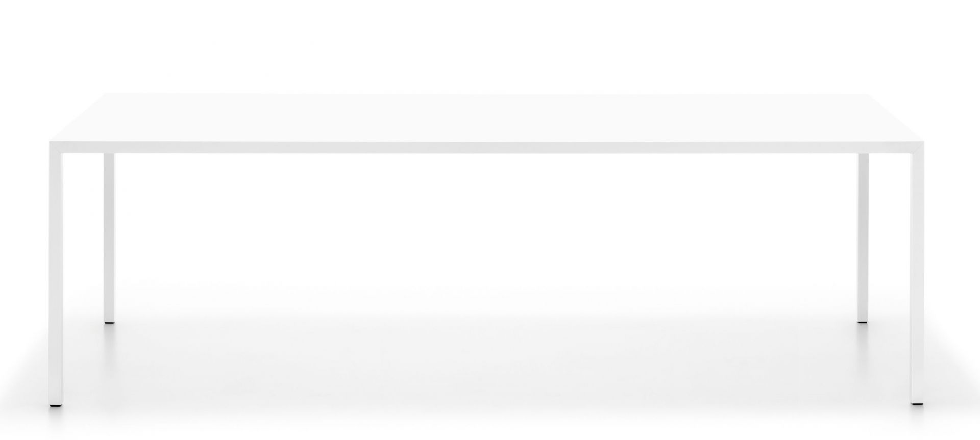 Weißer Tense Tisch von MDF Italia: Moderner Esstisch mit minimalistischem Design und rechteckiger Tischplatte.