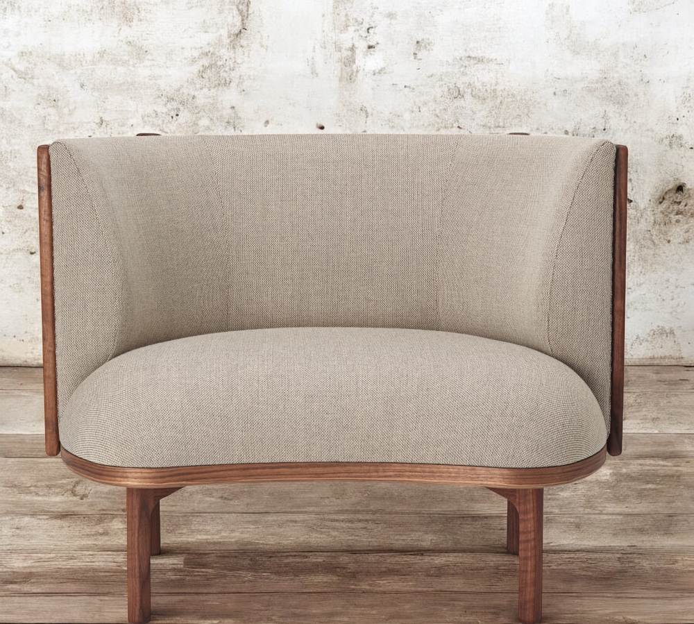 RF1904 Sideways Lounge Chair Sessel von Carl Hansen & Søn, Nussbaum geölt, Re-Wool Bezug.