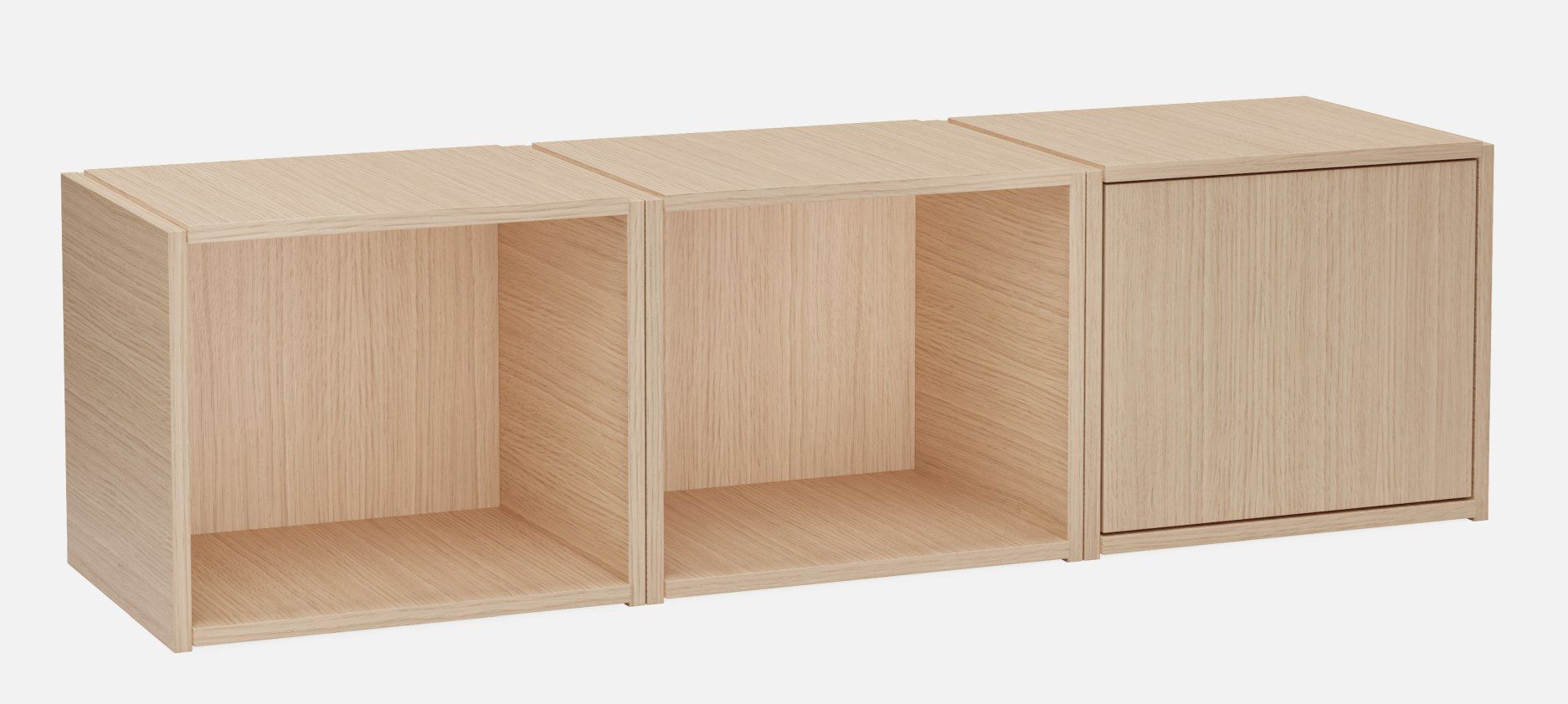 Bricks System A Regal Woud: Drei helle Holzregale, zwei offen, eines mit Tür.