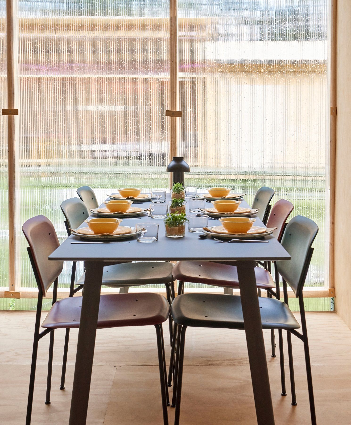 Esstisch mit Stühlen: CPH Deux 210 Tisch von Hay, 200x75 cm, für Esszimmer und Küche.