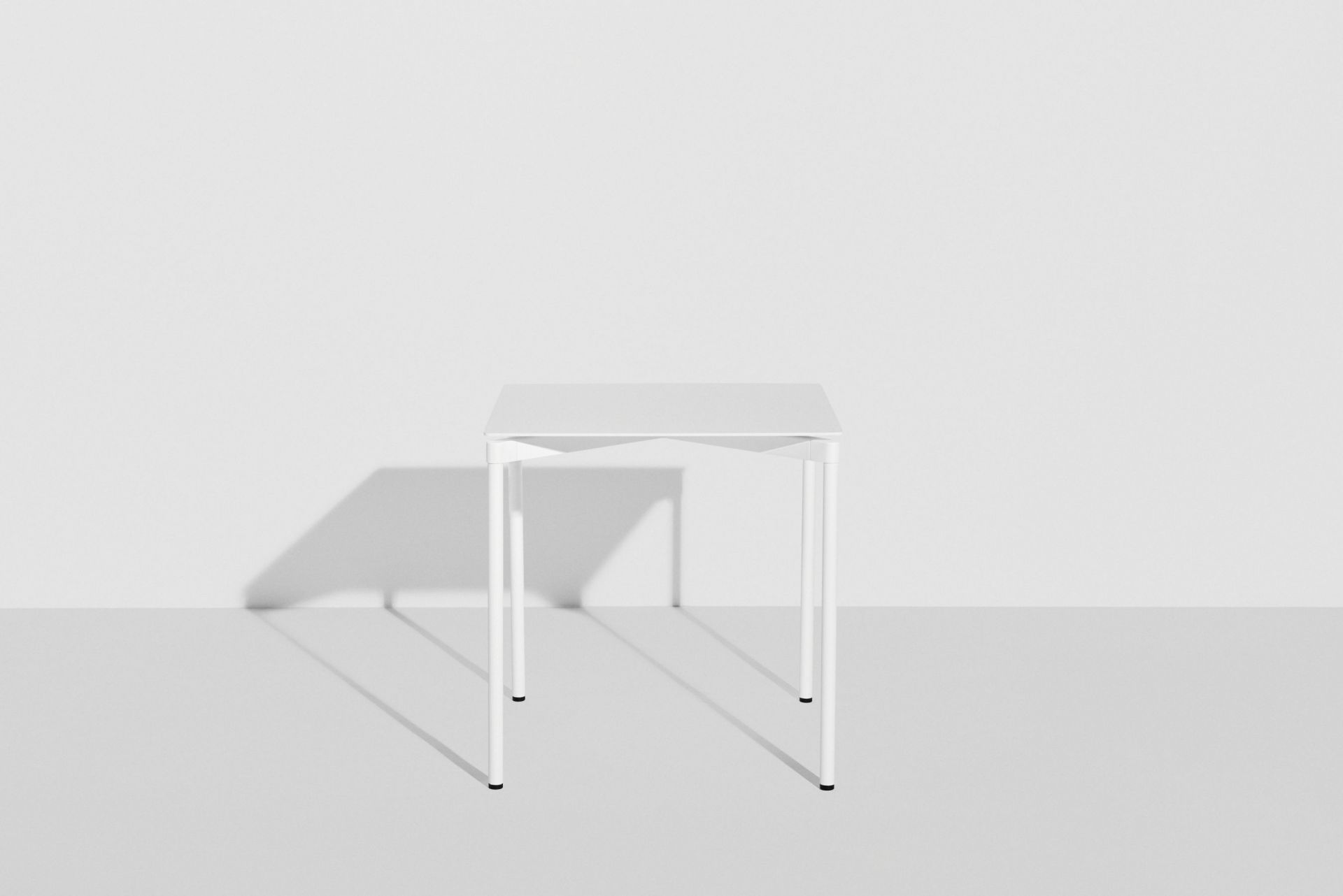 Weißer Fromme Esstisch quadratisch von Petite Friture: Moderner, minimalistischer Küchentisch mit vier Beinen.