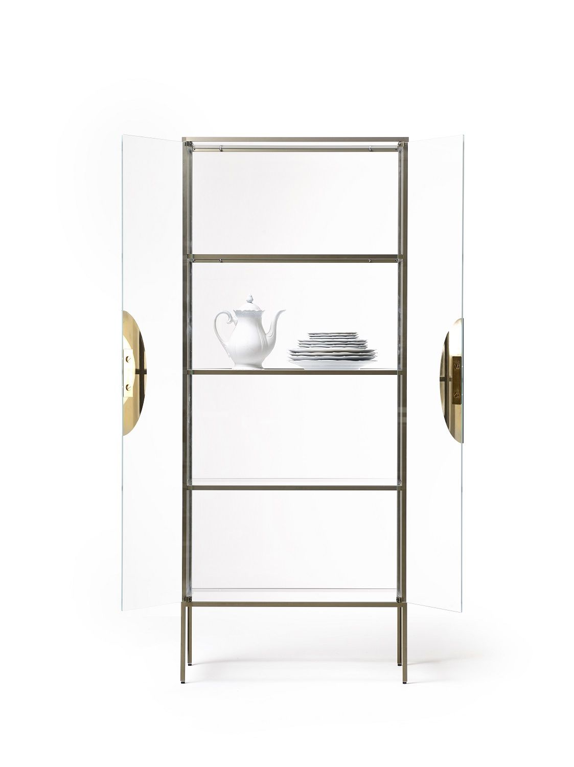 Yang Vitrine von Opinion Ciatti mit Glastüren und goldenen Griffen, Geschirr auf den Glasböden.