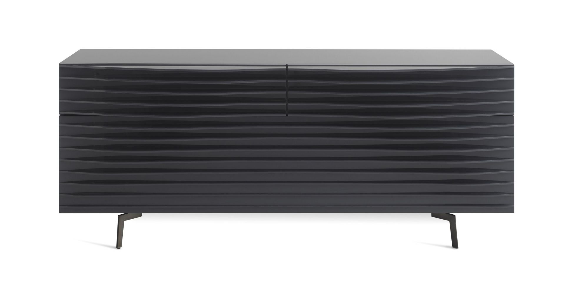 Schwarze Tide Anrichte von Casamania Horm mit horizontalen, wellenförmigen Linien und schlanken Füßen für modernes Wohnen.