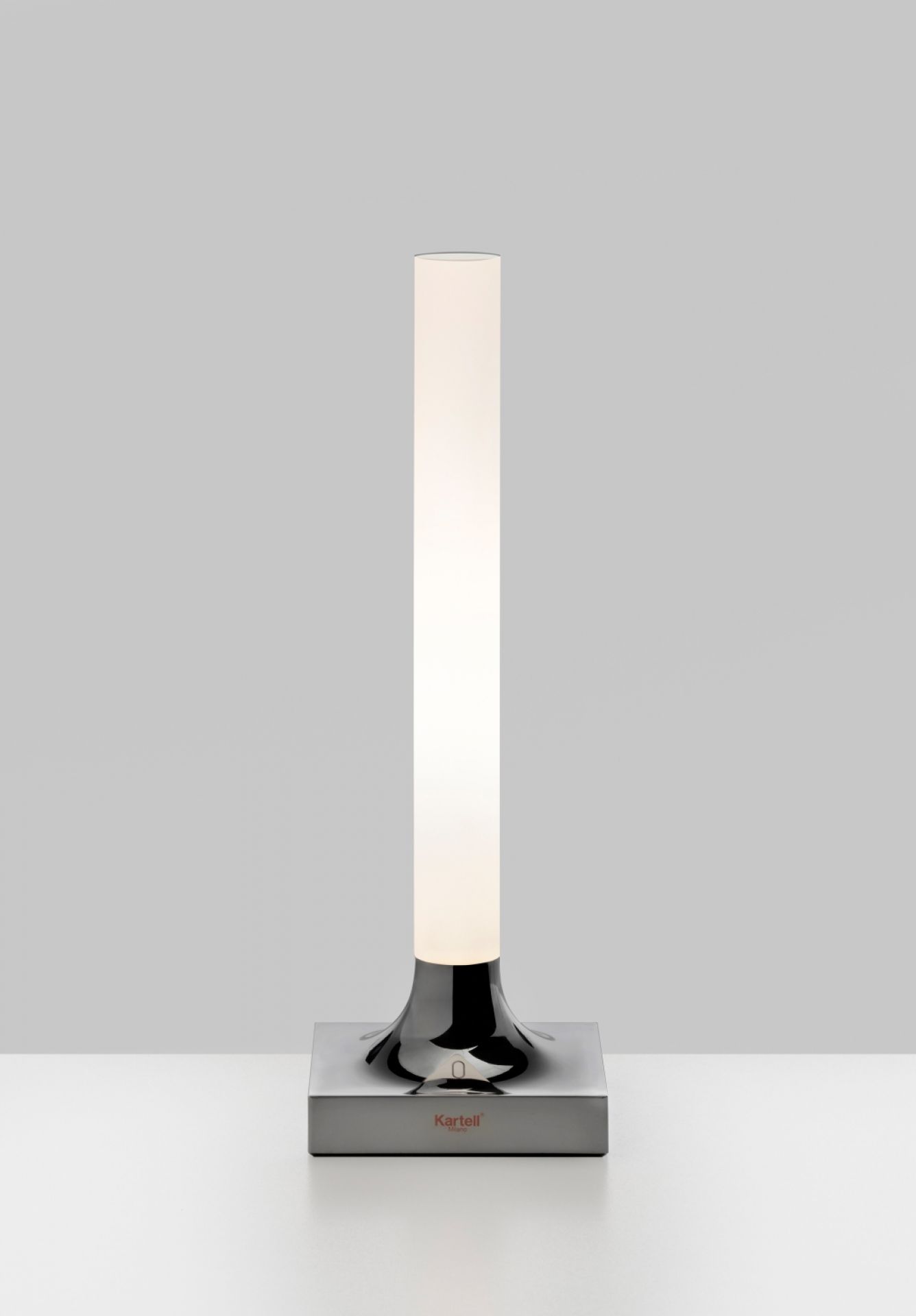 Goodnight Kartell Akkuleuchte für den Außenbereich, moderne Tischleuchte mit warmweißem Licht.