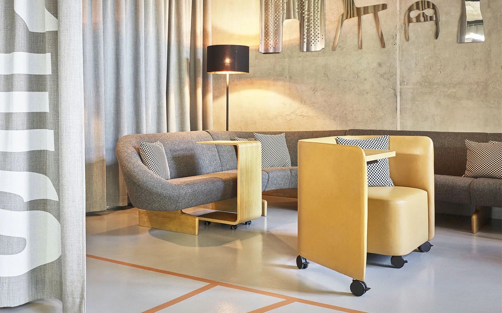 In Out Office BU2266 Panel Lounge Stuhl mit Schreibtisch Andreu World