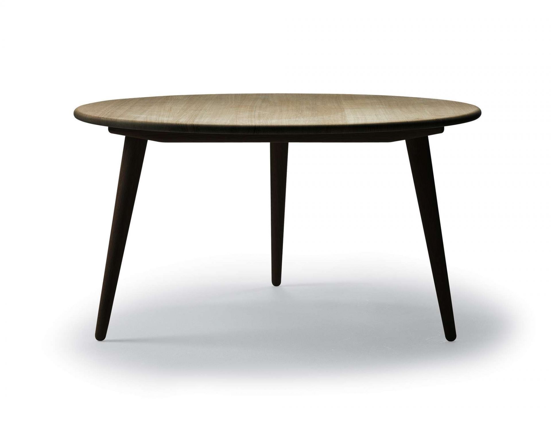 Runder Couchtisch / Beistelltisch aus geölter Eiche von Carl Hansen & Søn, skandinavisches Design.