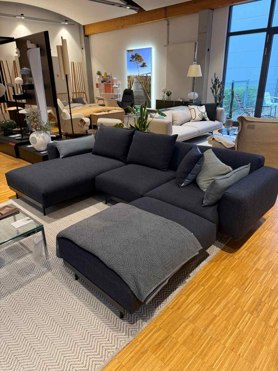 In Situ Modular Sofa 3-Sitzer Chaise Longue Configuration 7 mit Ottoman Muuto AUSSTELLUNGSSTÜCK