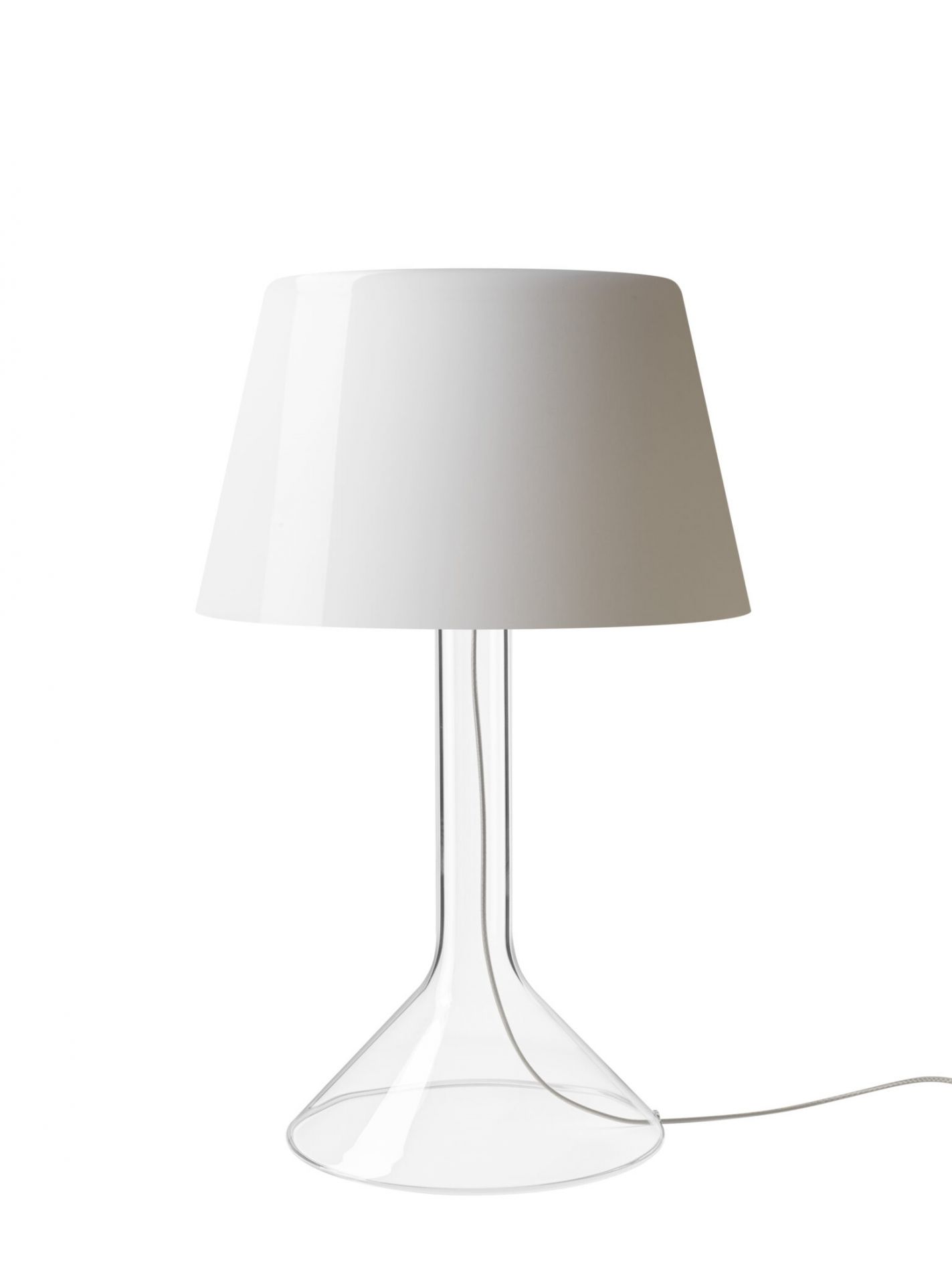 Chapeaux Tischleuchte von Foscarini: Elegante Lampe mit Glasfuß und warmweißem Licht.