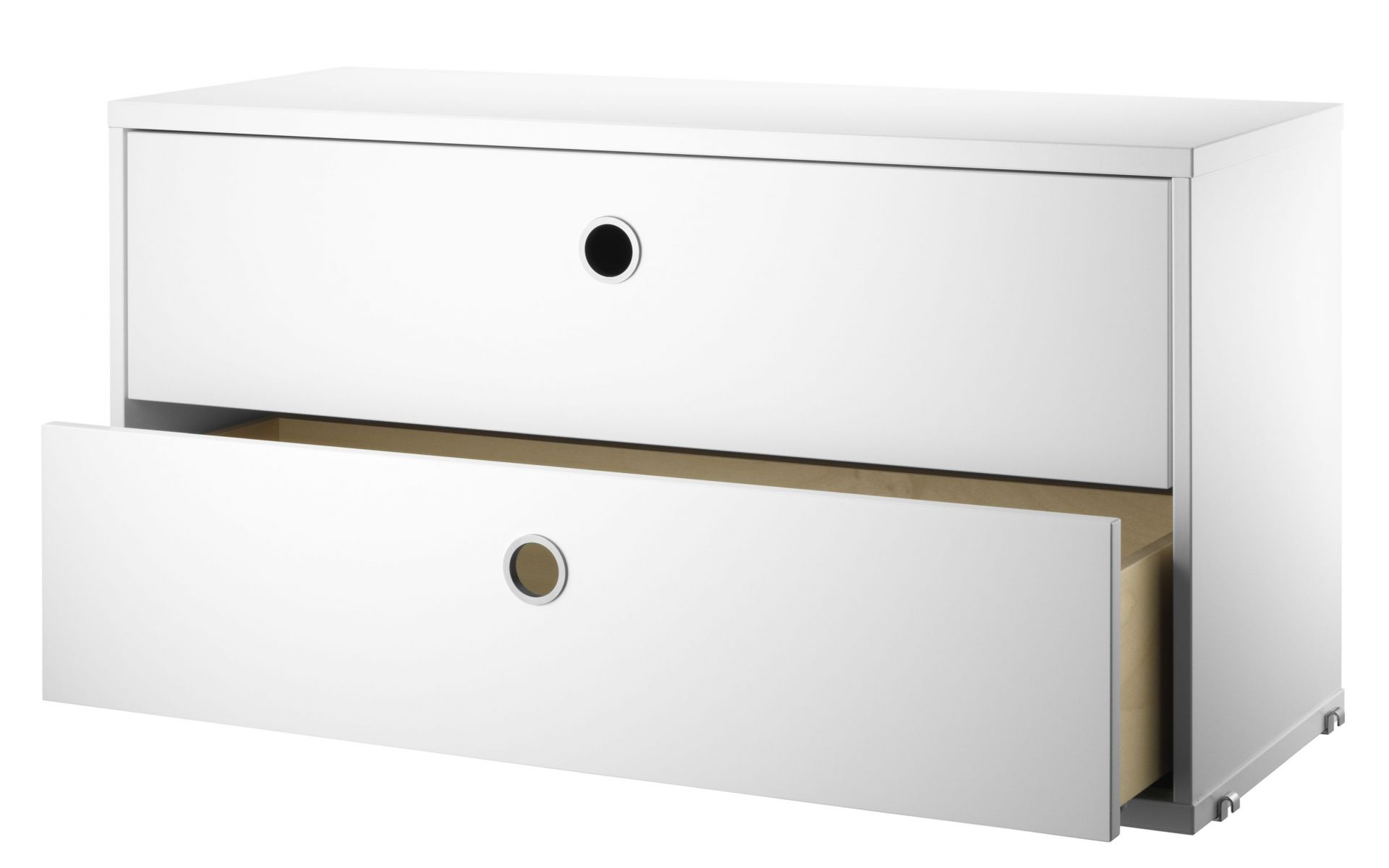 Weißes String Furniture Schubladenelement (B 78 cm) mit zwei Schubladen, eine davon geöffnet. Modernes Design.