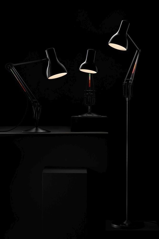 Drei Anglepoise Type 75 Lampen in Schwarz, darunter eine Stehleuchte, modernes Design für Wohnzimmer.