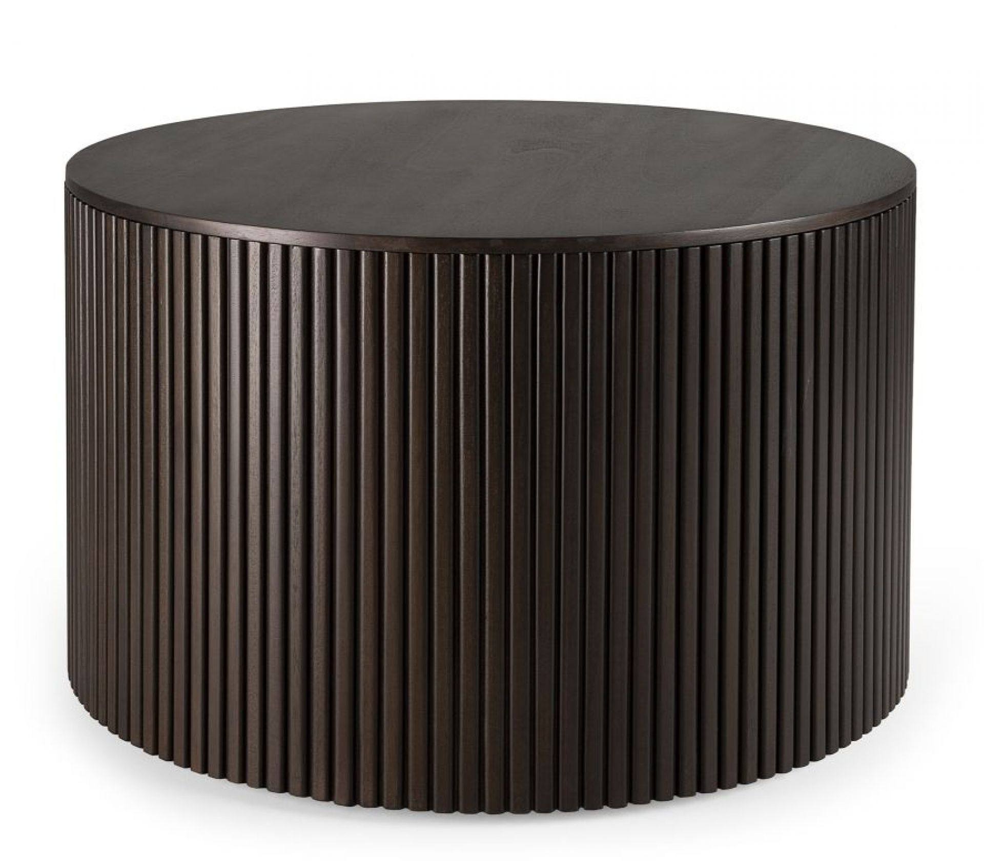 Runder Couchtisch "Roller Max" von Ethnicraft aus Mahagoni-Holz mit geriffelter Oberfläche.