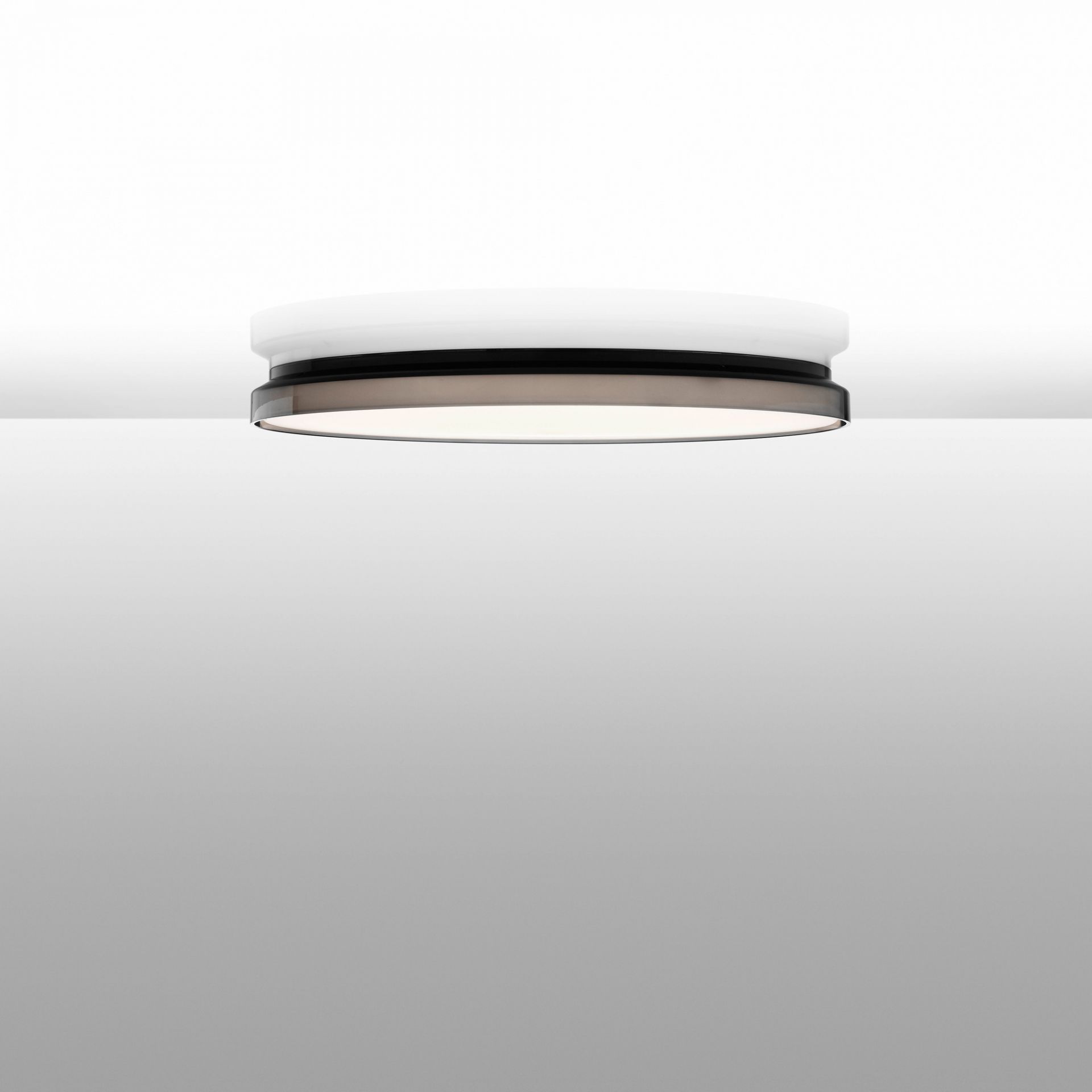 Flos Clara Deckenleuchte in Rauchglas-Optik. Moderne Lampe für Wohnzimmer und Schlafzimmer.