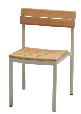 Pelagus Stuhl von Skagerak: Gartenstuhl aus Teakholz und grauem Aluminium für den Außenbereich.