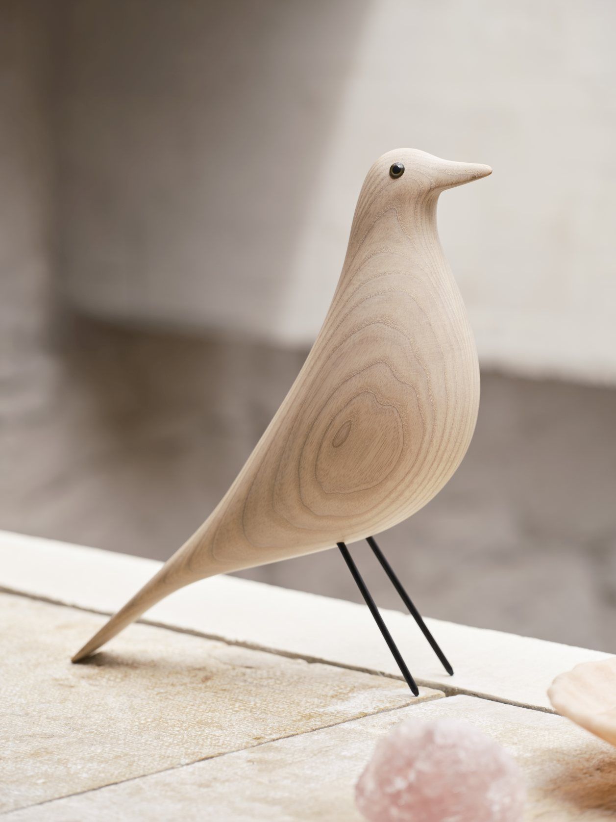 Eames House Bird Skulptur Esche weiß geölt Vitra