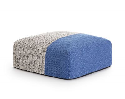 Mangas Outdoor Pouf Hocker von Gan, blau-grau, quadratisch, für Garten und Terrasse.