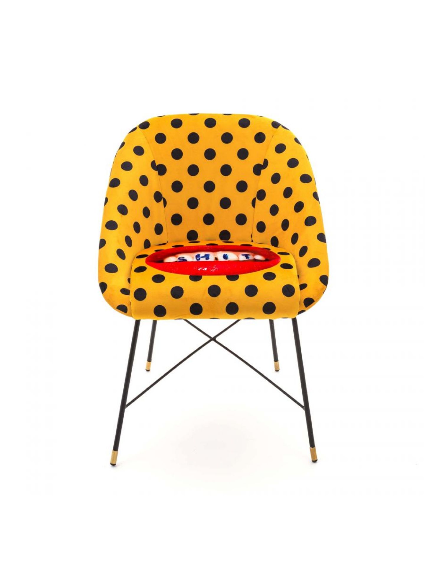 Toiletpaper Polsterstuhl Shit Seletti: Gelber Sessel mit schwarzen Punkten und rotem Mund-Motiv auf der Sitzfläche.