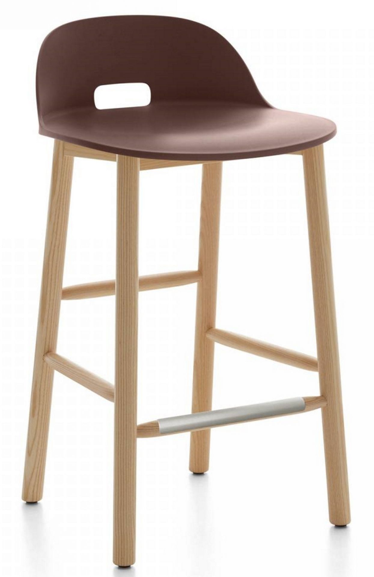 Alfi Barhocker mit niedrigem Rücken in Emeco-Rot, Sitzschale und hellem Holzgestell mit Fußstütze.