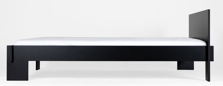 Schwarzes Siebenschläfer Bett mit Kopfteil von Moormann, Größe 160x200 cm, modernes Design für Schlafzimmer.