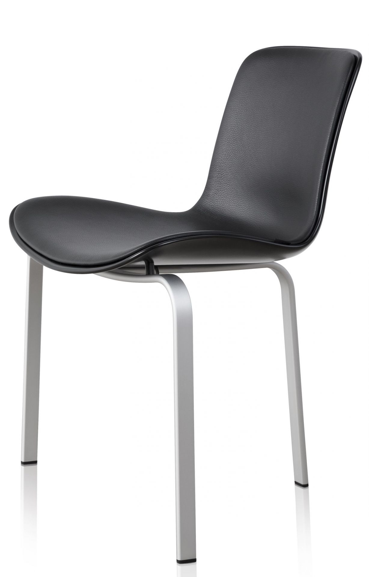 Schwarzer PK8 Stuhl von Fritz Hansen mit Lederbezug und silberfarbenem Gestell.