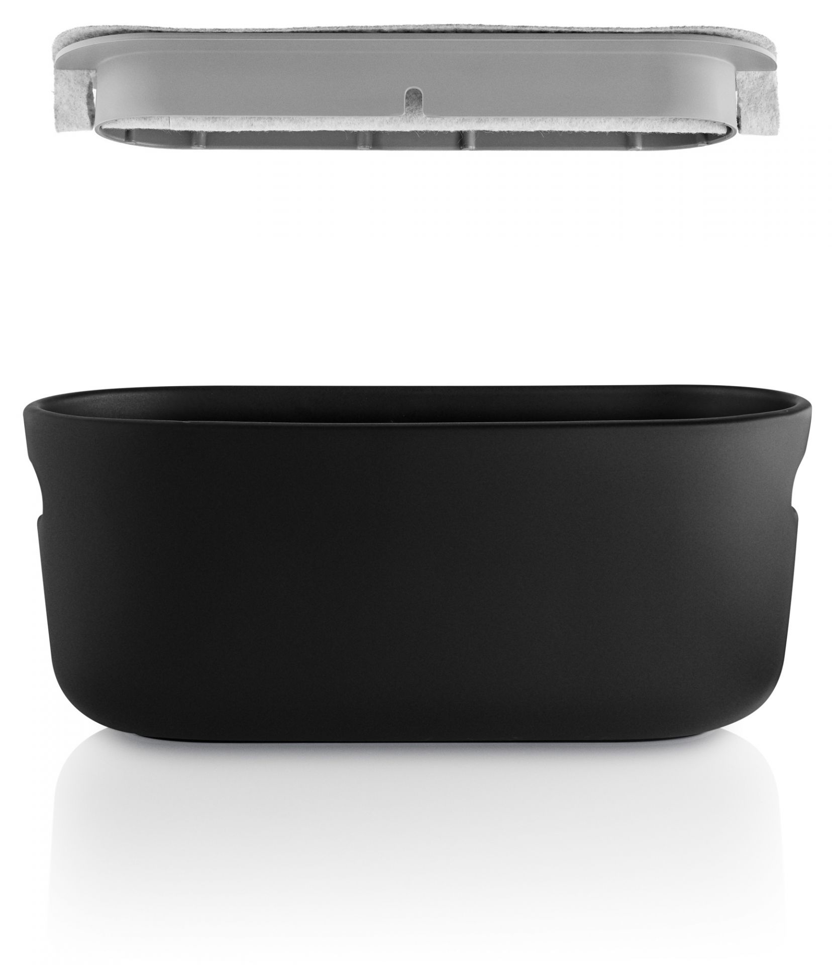 Eva Solo Kräutertopf: Schwarzer Pflanztopf mit Bewässerungssystem und grauer Innenschale für frische Kräuter.