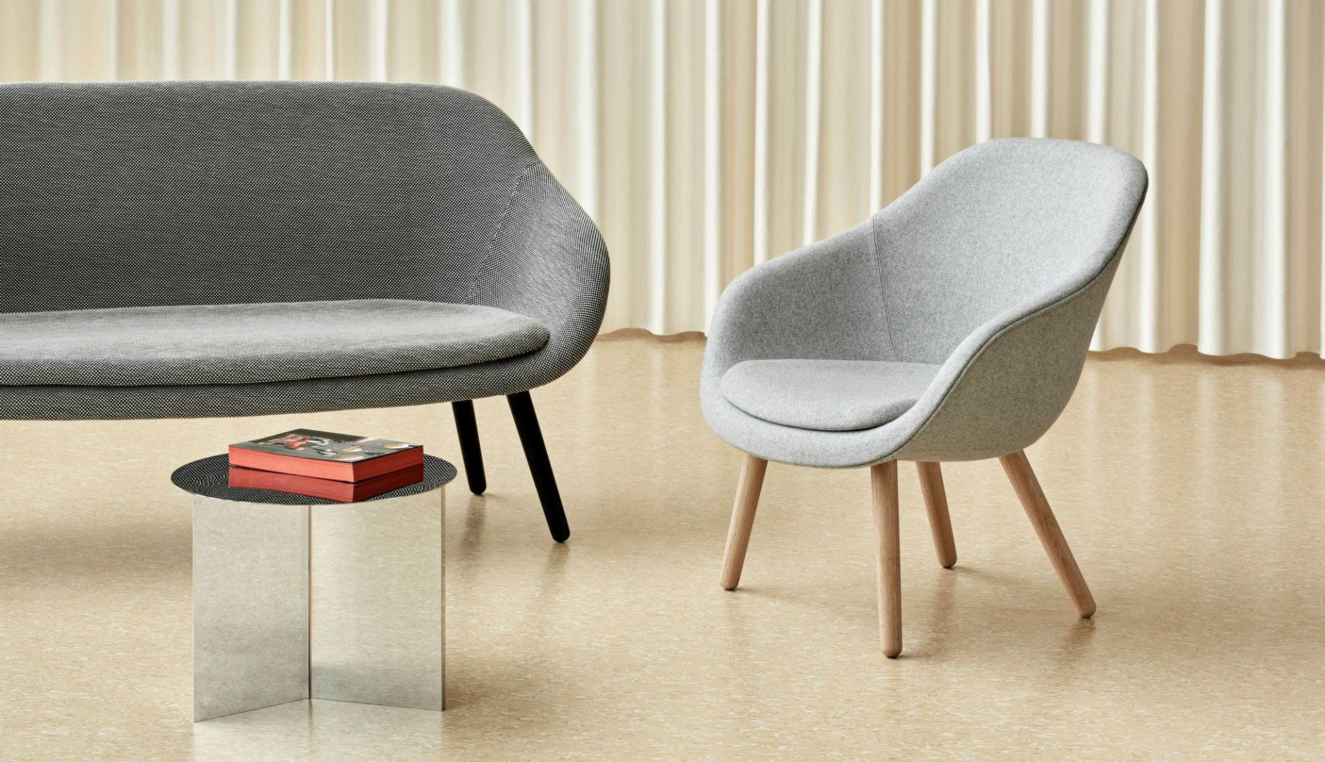 About a Lounge AAL 82 / AAL82 Sessel Hay