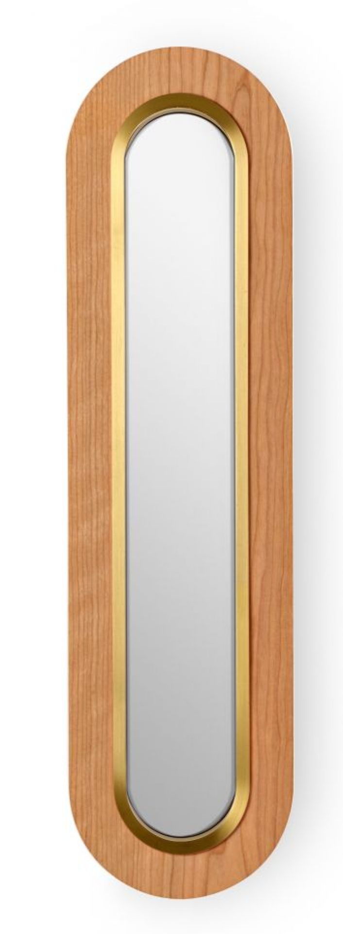 Lens LED Wandleuchte von LZF Lamps: Ovale, gestreckte Lampe mit Kirschholz und goldenem Metallring.