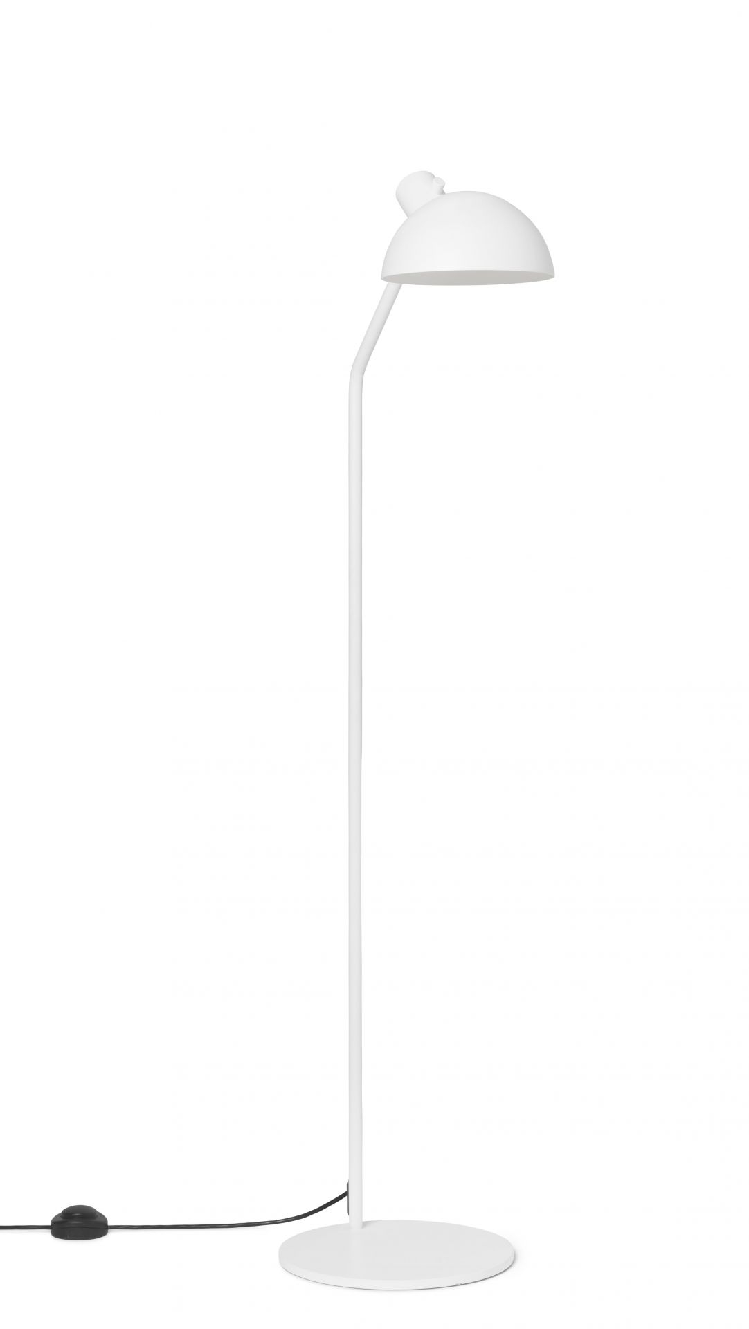 Weiße MO320 Stehleuchte von Carl Hansen & Søn mit rundem Lampenschirm und Fuß.