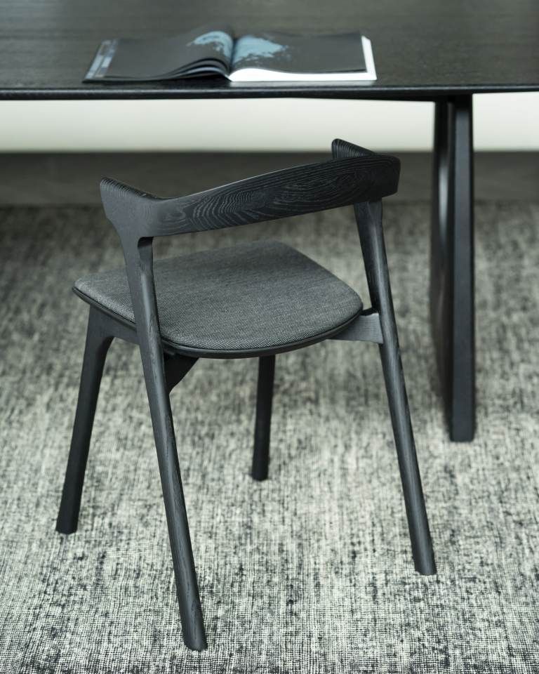 Bok Stuhl Eiche braun / Stoff Schwarz Ethnicraft