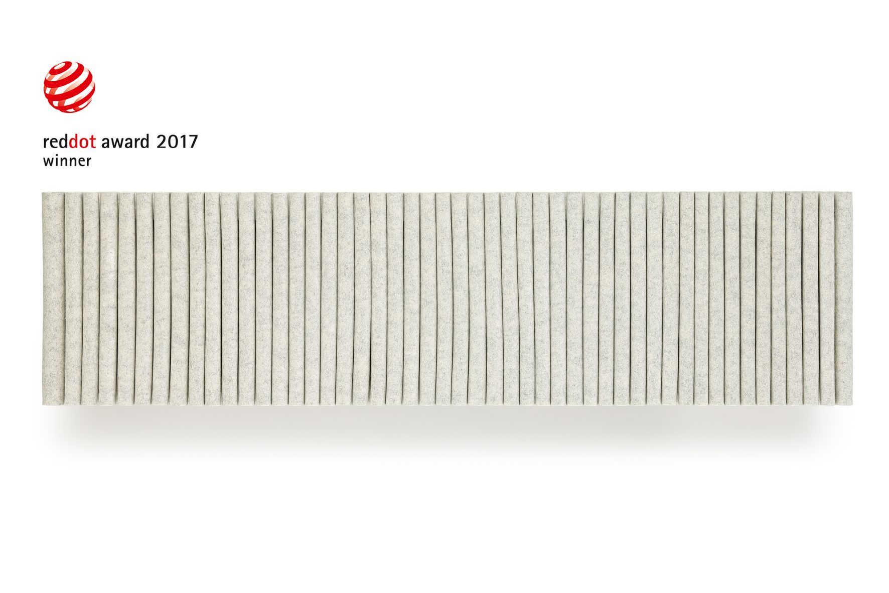 Hey Sign Welle Wandmodul im Querformat, hellgrau, mit vertikalen Filzstreifen und Red Dot Award.