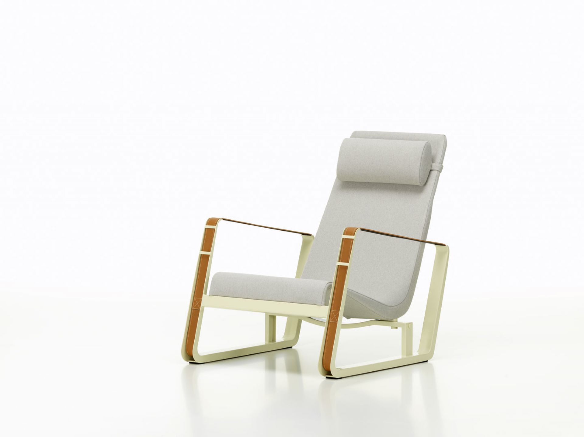 Vitra Cité Sessel: Moderner Loungesessel mit Armlehnen und Kopfstütze in hellem Grau.