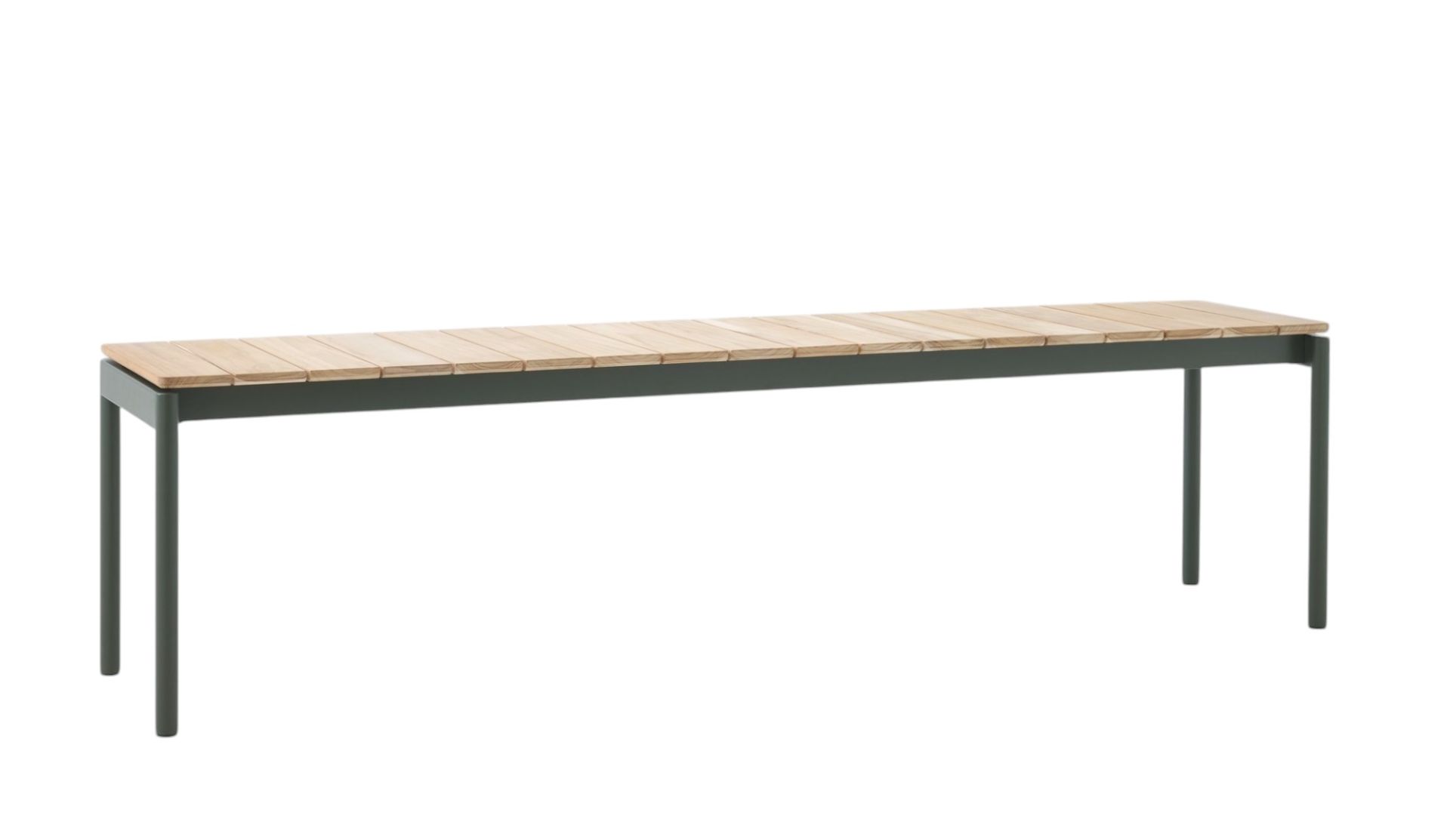 AndTradition Ville AV25 Outdoor Tisch mit Holzplatte und dunkelgrünem Metallgestell, freigestellt.