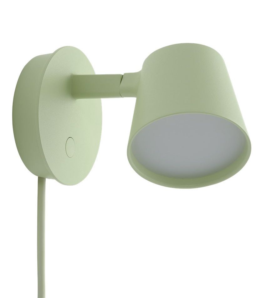Helle, grüne Tip Wall Lamp Wandleuchte von Muuto, moderne Innenbeleuchtung für Schlafzimmer und Wohnzimmer.