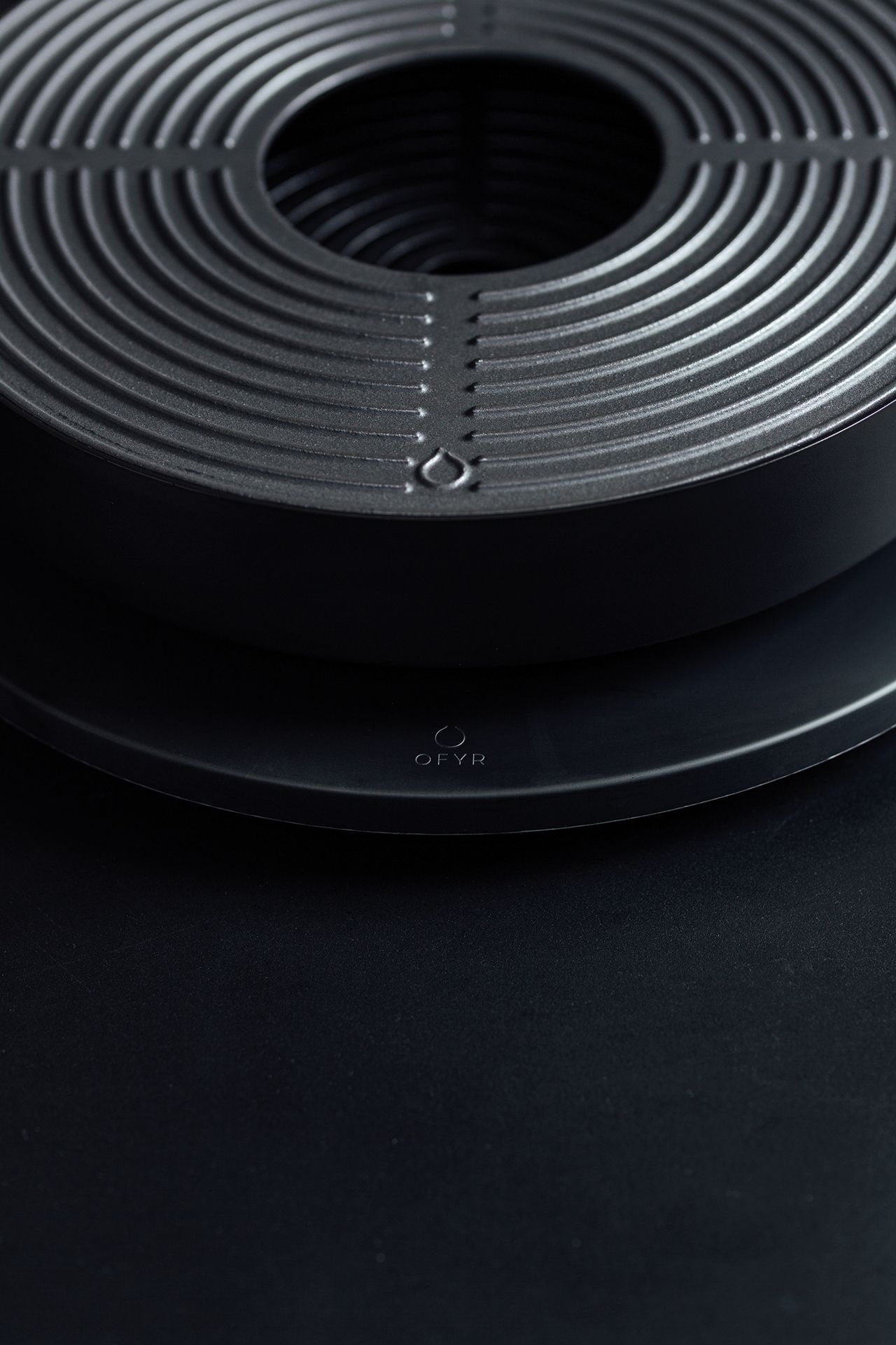 Detailaufnahme des Ofyr Tabl'O Tischgrills: Kompaktes Grillgerät für Tischgrill-Erlebnisse im Freien.