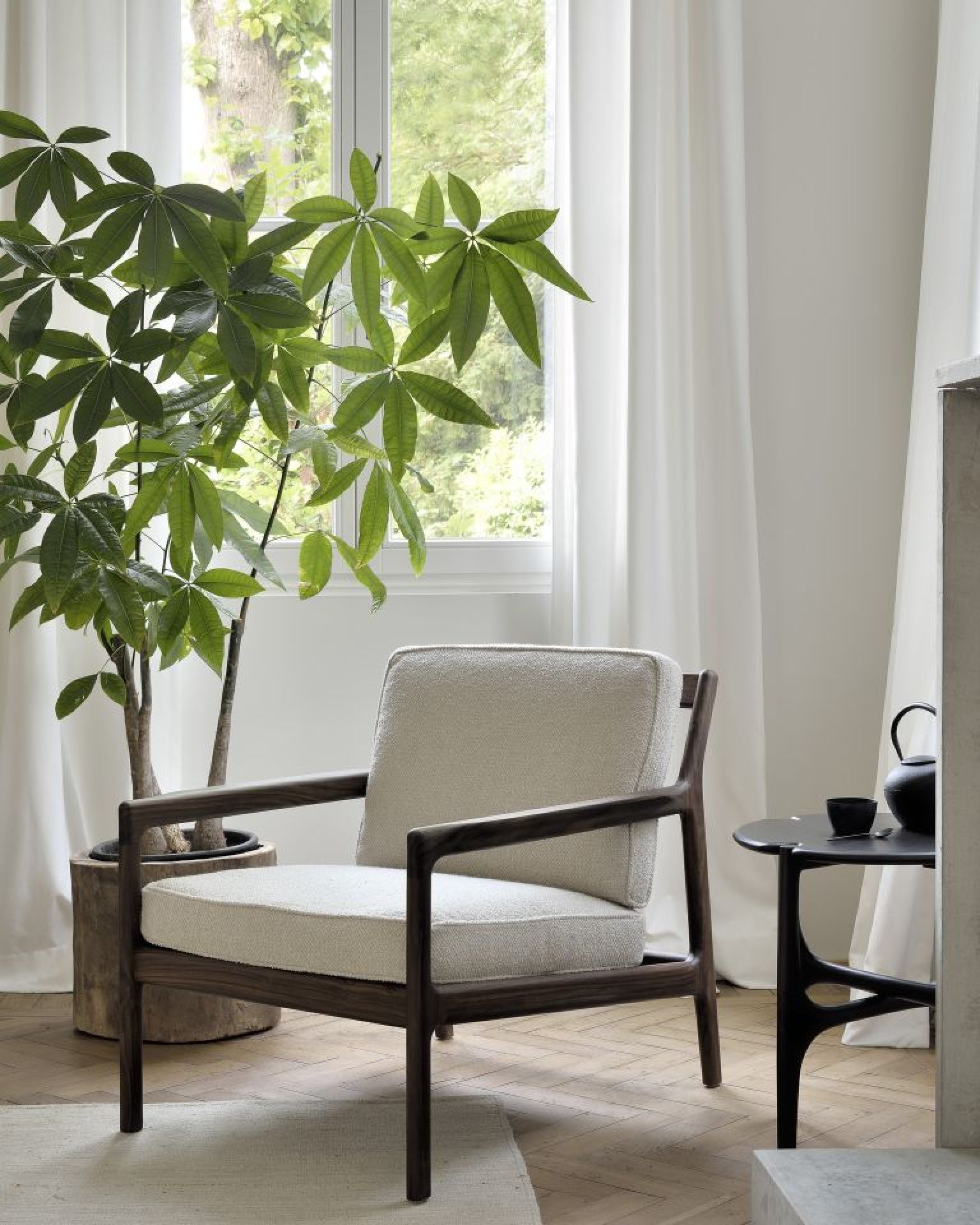 PI Beistelltisch Mahagoni dunkelbraun lackiert Ethnicraft