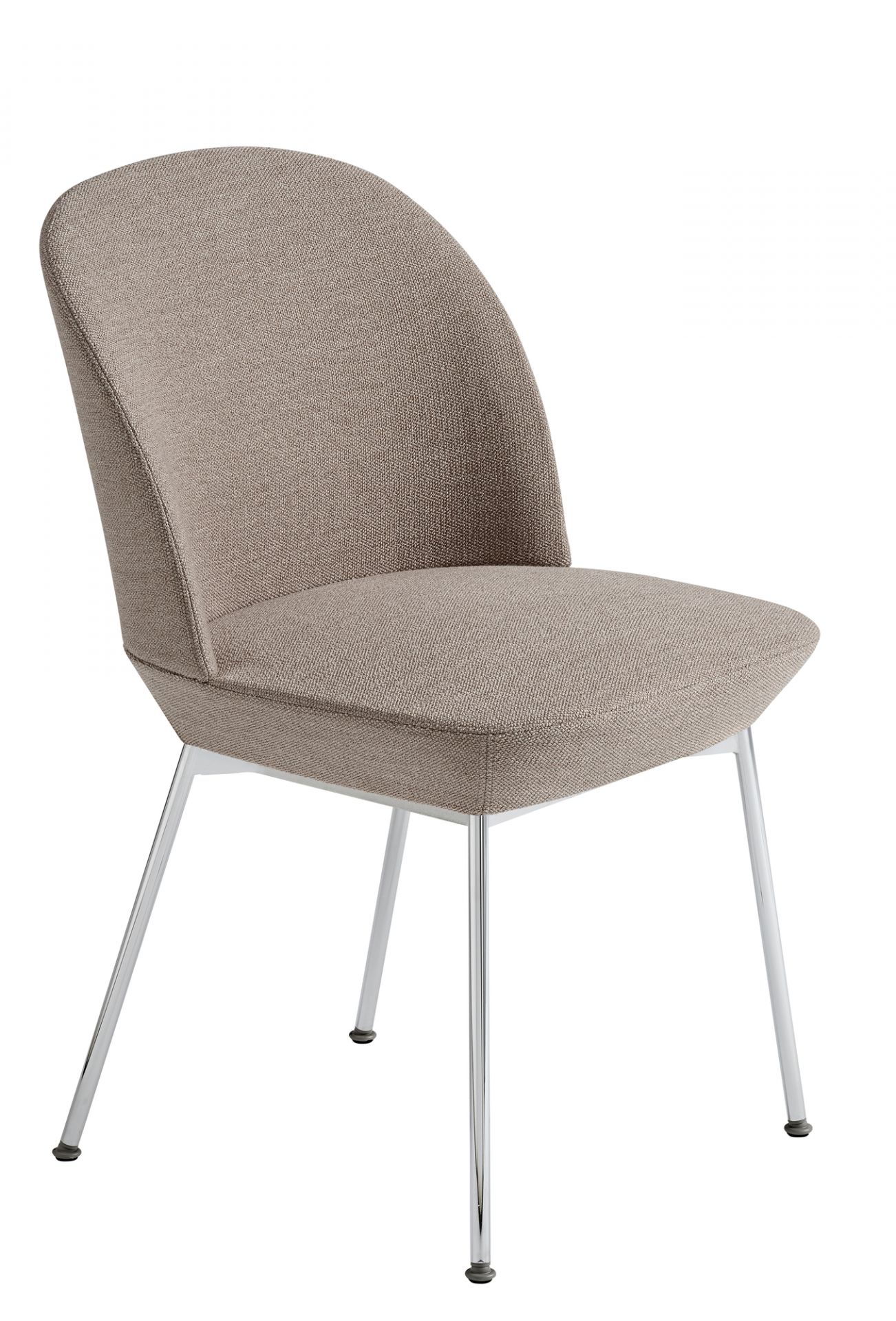 Oslo Side Chair von Muuto: Moderner Stuhl mit beigem Stoffbezug und verchromten Beinen.