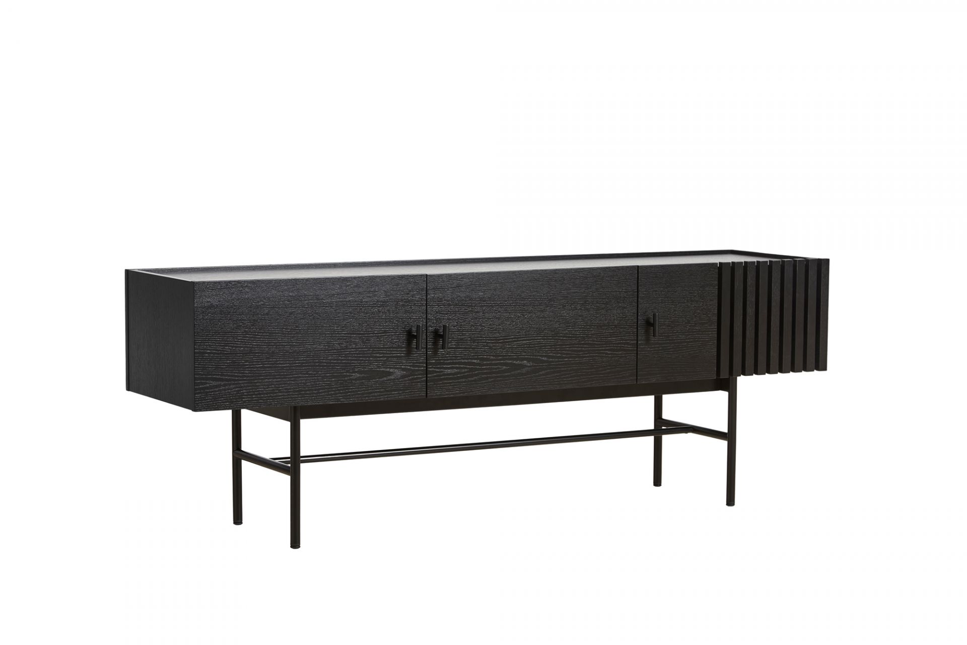 Schwarzes Array Sideboard von Woud aus lackierter Eiche mit drei Türen und Metallgestell.