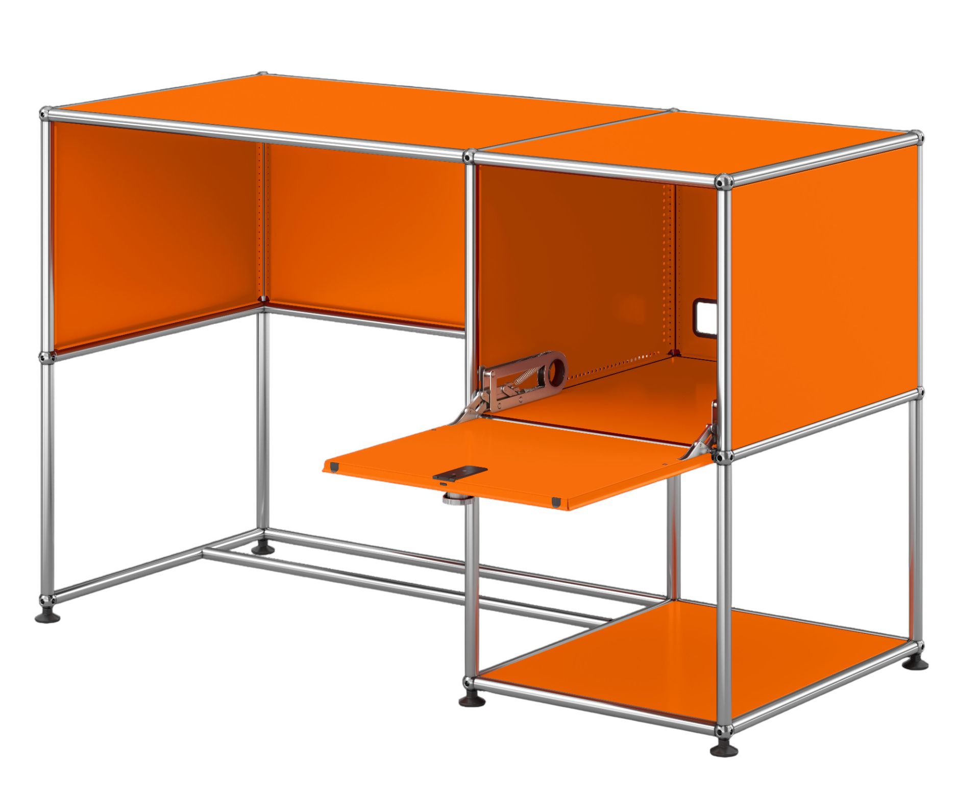 USM Haller Schreibtisch in Reinorange mit Ausziehtür und verchromtem Gestell, modernes modulares Design.