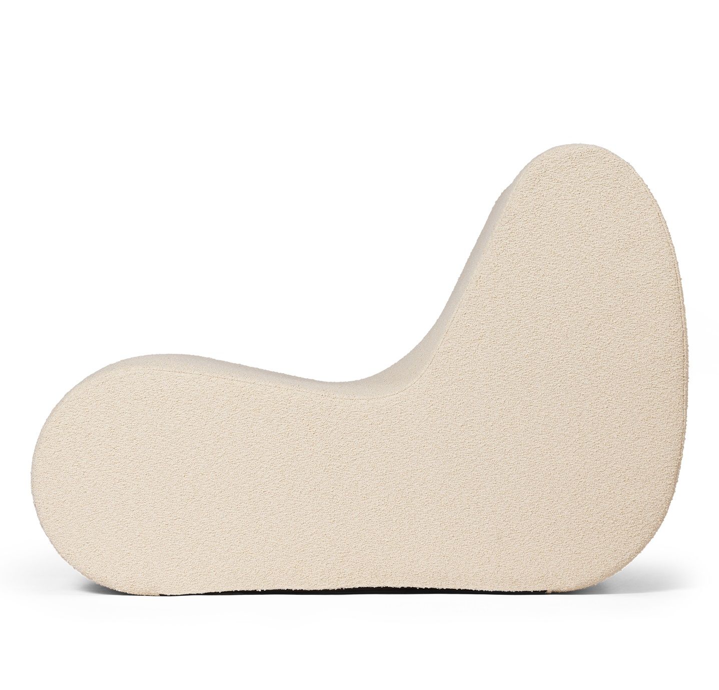 Seitenansicht des Ferm Living Rouli Center Moduls, ein Outdoor Sofa mit Bouclé-Bezug in Creme.