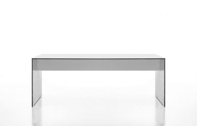 Weißer Riva Outdoor Tisch von Conmoto, rechteckig, minimalistisches Design für Garten und Terrasse.