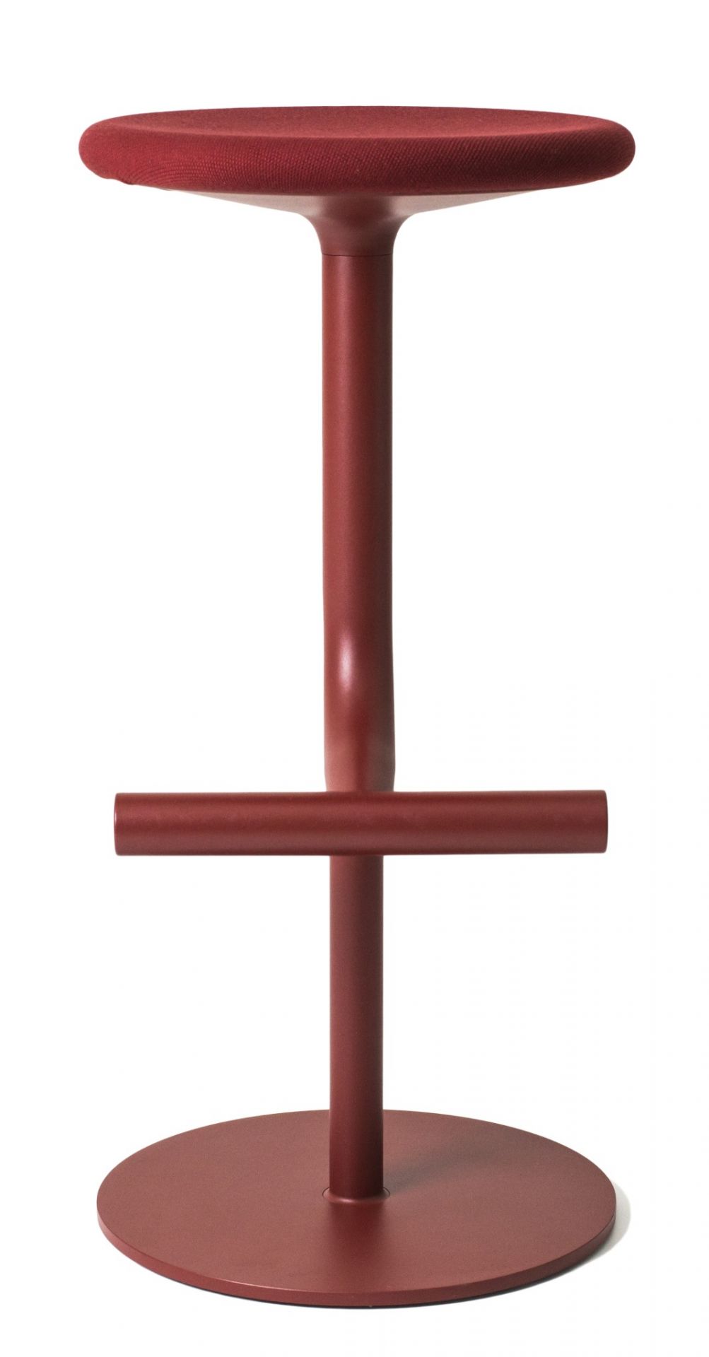 Roter Tibu Stool Hocker von Magis mit Fußstütze und rundem, gepolstertem Sitz.