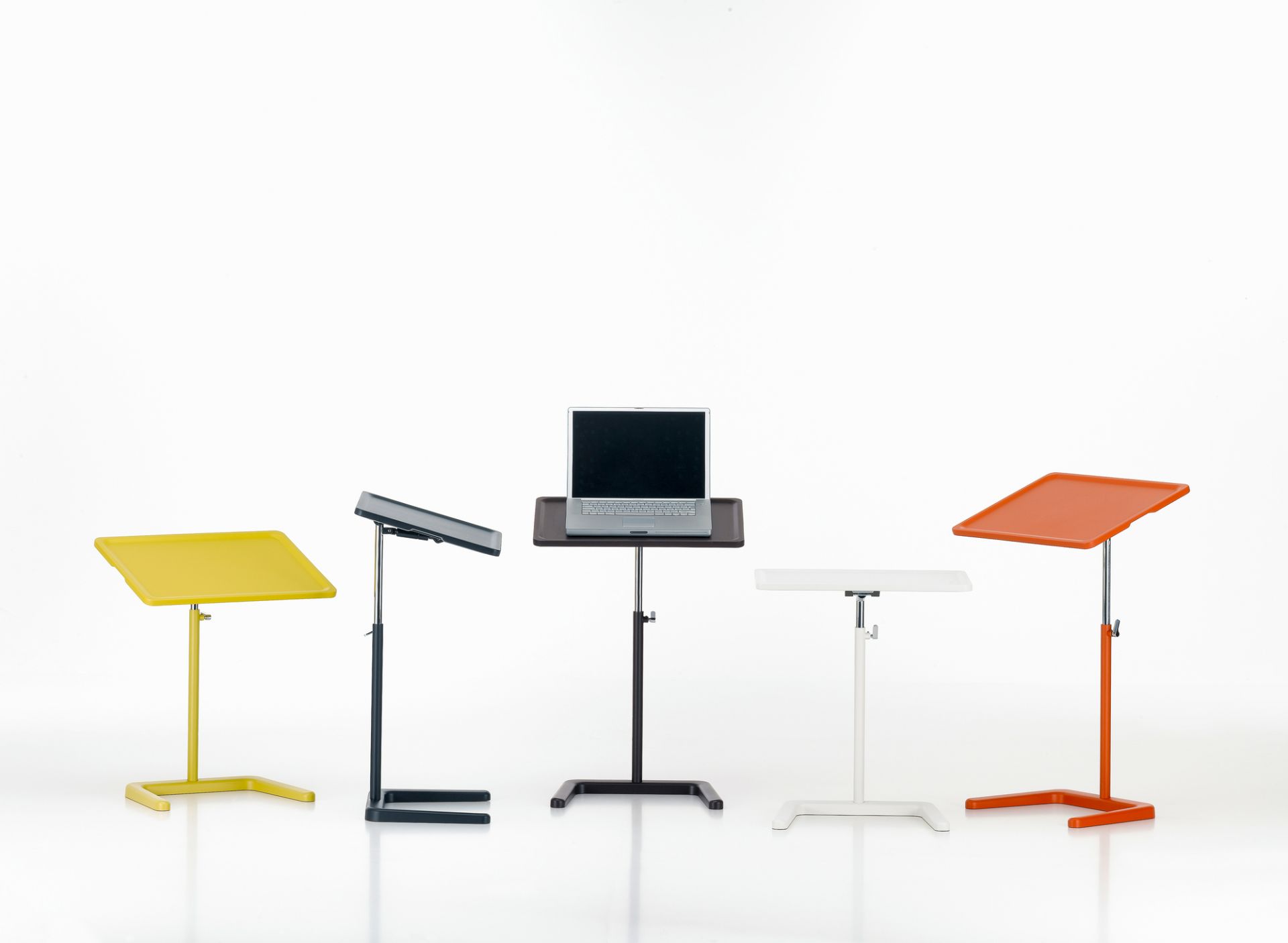 Vitra Nes Table Beistelltisch in verschiedenen Farben, höhenverstellbar, ideal als Laptop-Tisch.