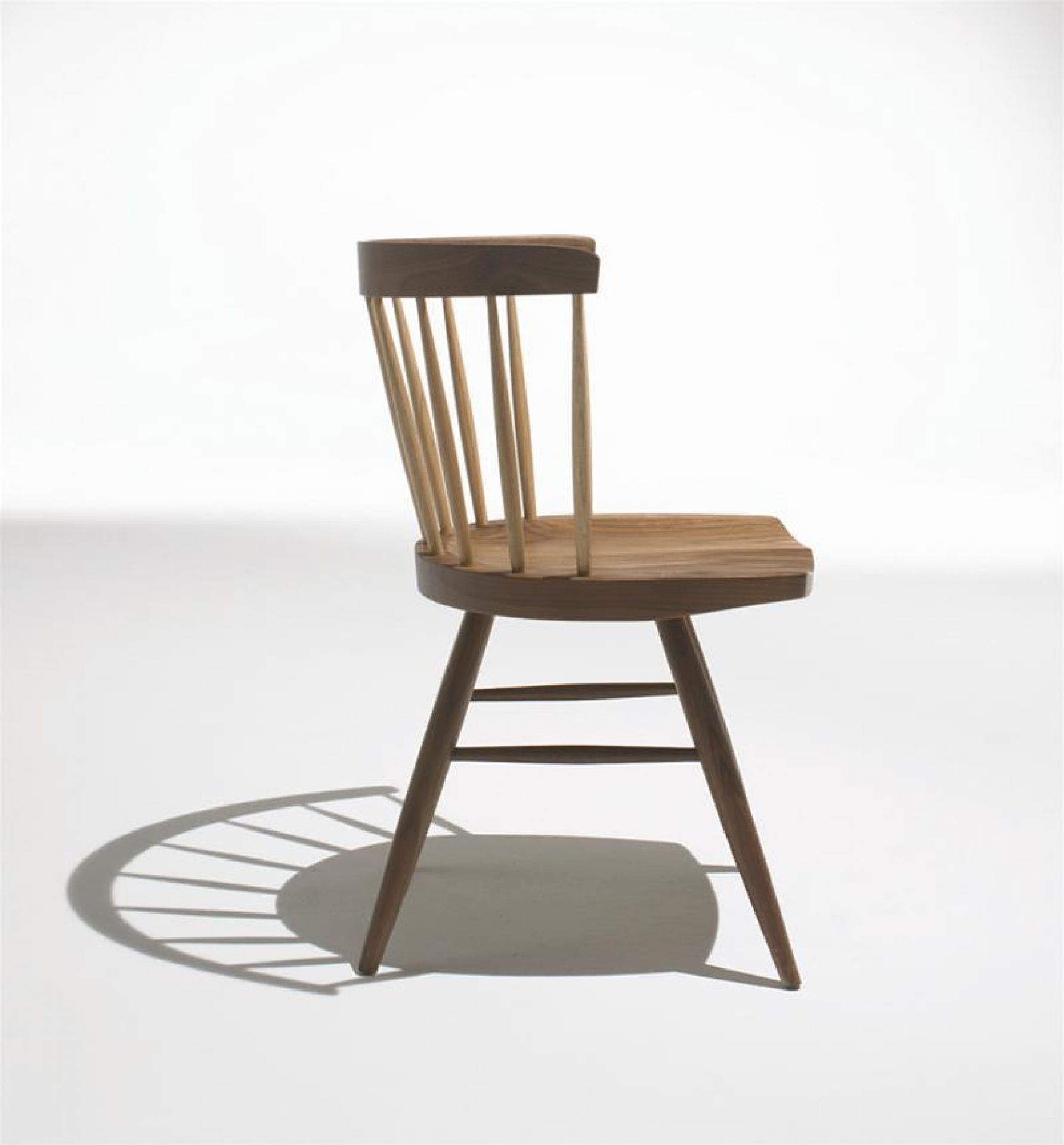 Straight Stuhl von Knoll International: Holzstuhl mit Sprossenlehne, modernes Design für Esszimmer und Büro.