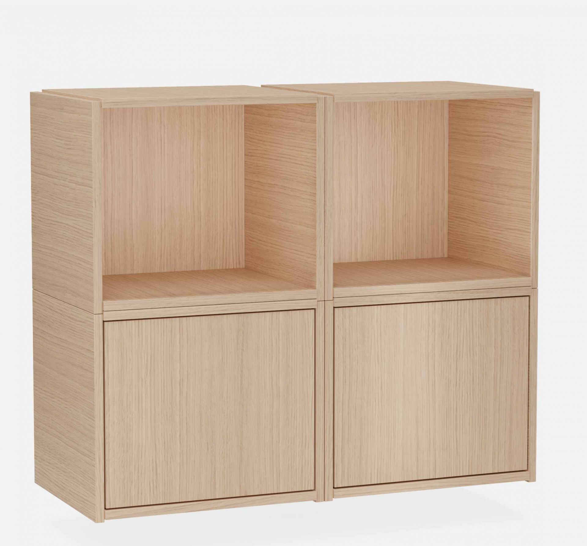 Bricks System Regal von Woud: Vier helle Holzmodule, zwei offen, zwei mit Türen.