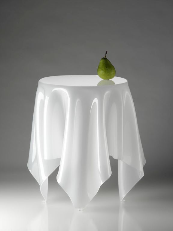 Essey Illusion Beistelltisch in Weiß mit Birne. Moderner Design Tisch für Wohnzimmer.