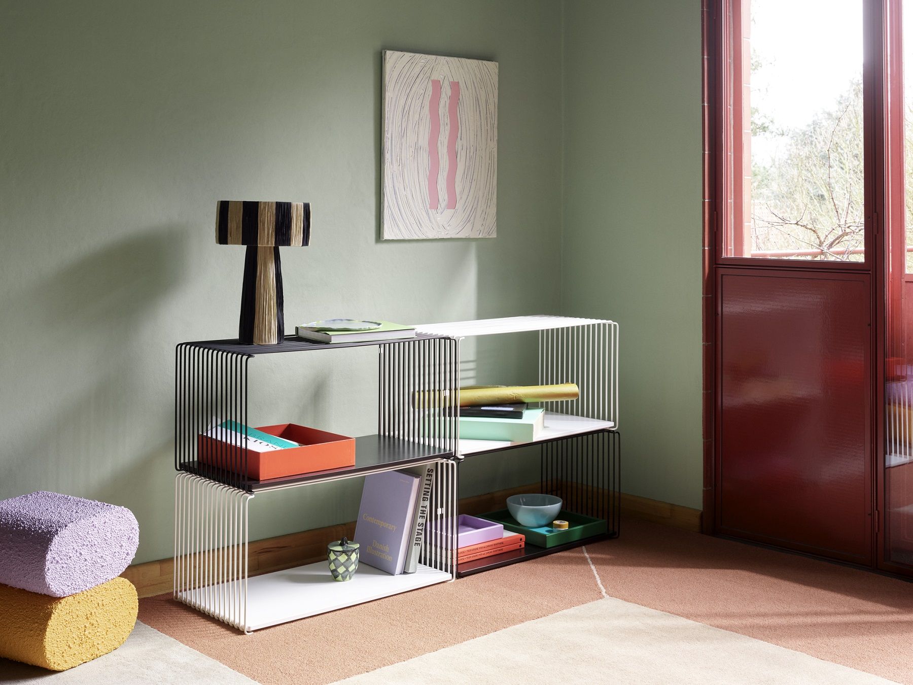 Panton Wire Regalsystem von Montana, erweiterbar und flexibel. Modernes Design für Wohnzimmer und Büro.