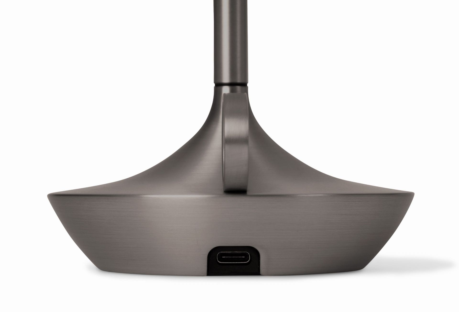 Detailaufnahme der Graypants Wick Akkuleuchte in Graphit, mit USB-Anschluss für einfaches Aufladen.