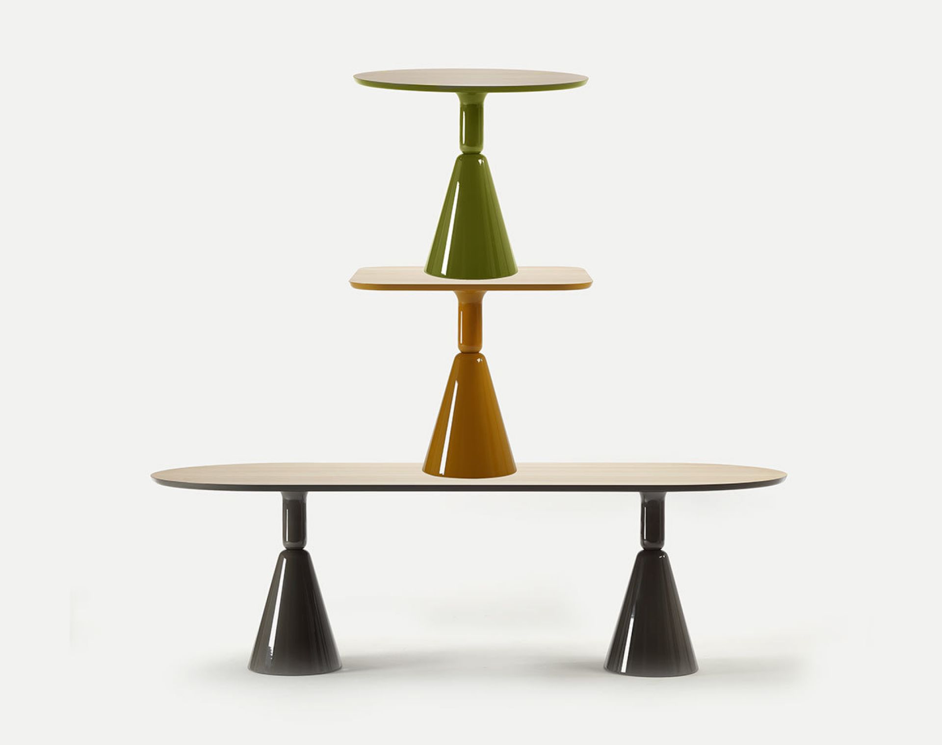 Pion Esstisch von Sancal, gestapelt in verschiedenen Farben und Formen, modernes Design.