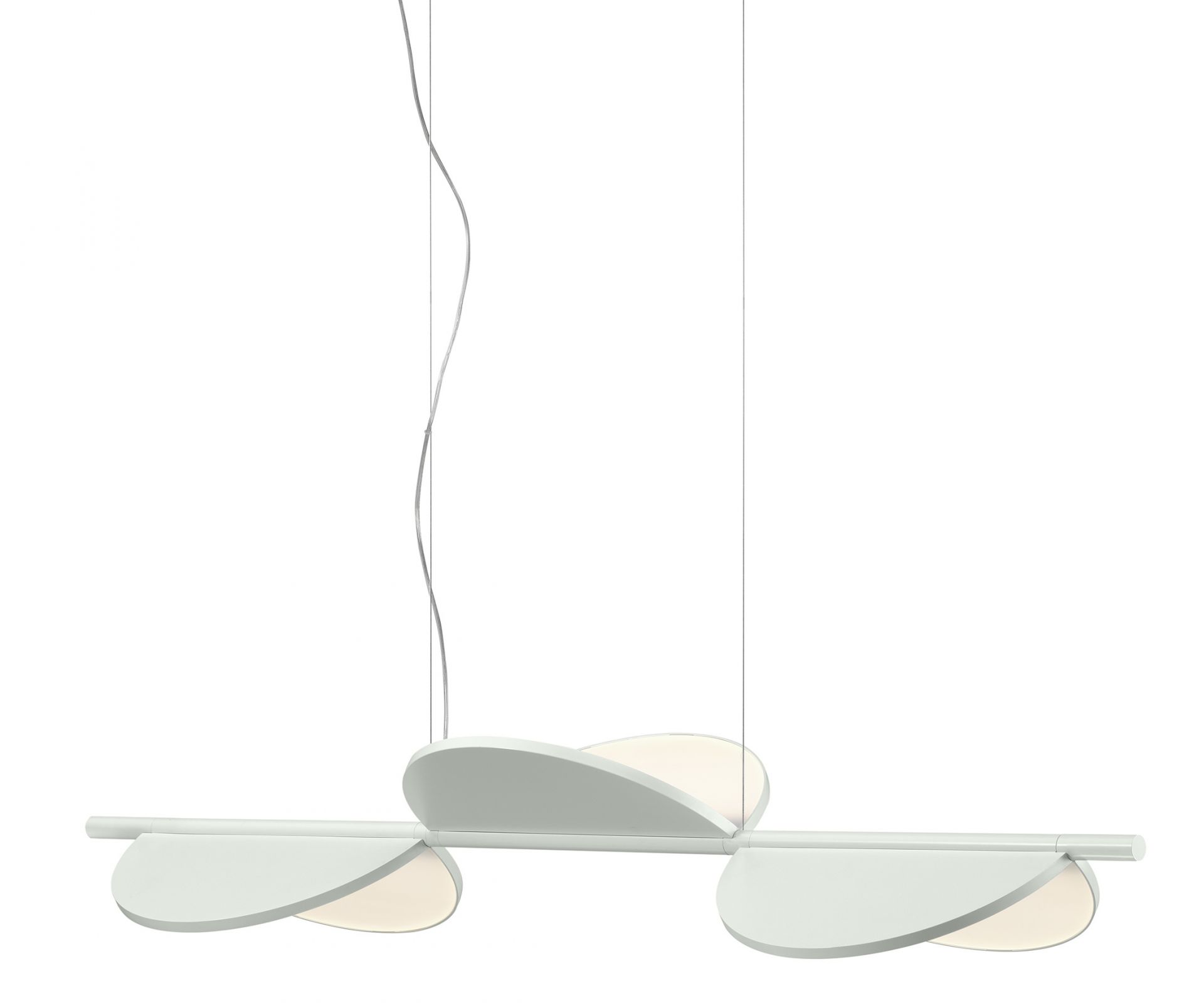 Almendra Linear Pendelleuchte von Flos in Off-White: Moderne Hängeleuchte mit linearem Design und sanftem Licht.
